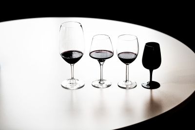 Testa av vinglas i olika prisklasser. Spelar de nÃgon roll fËr smaken.